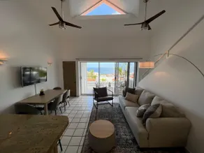 Upscale 2-bedroom Condo in La Jolla - Image 4