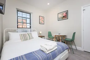 Compact Back Bay Studio - Image 3