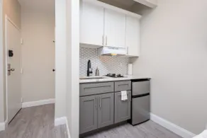 Compact Back Bay Studio - Image 5