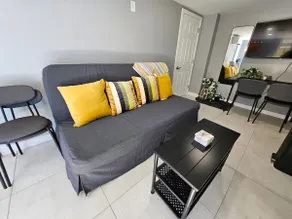 Luxury 2 BR Apt | Philly • Airport • Free Parking - Image 4