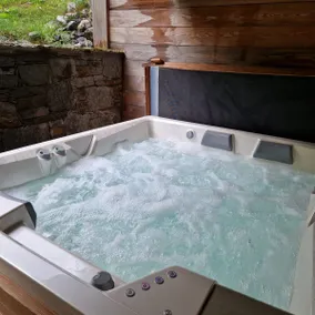 Beautiful 2 rooms with a hot tub and multipass - Image 2