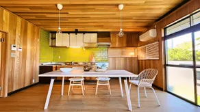 4 Mins to Sea: Garden, Annex, BBQ & Projector! - Image 2