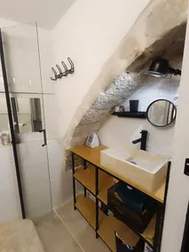 Apartment with a hot tub - Image 5