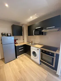 Air-conditioned 2-room in new villa, private parking - Image 3