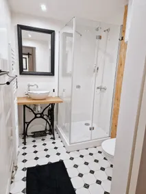 Singer Apartment - Image 5