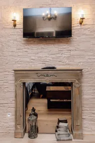 Beautiful renovated designer studio. - Image 5