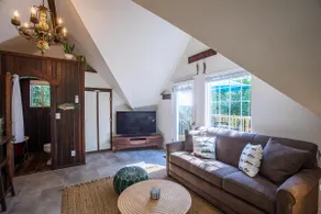 Bradley Creek Cottage ~ Dunsmuir - Image 5