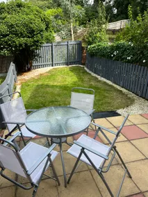Claygate Place - Entire 2 Bed House, Off Street Parking - Perfect For Holiday Breaks or Contractors - Image 5