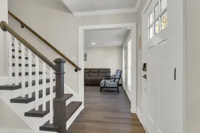 Newly Renovated Charleston Colonial Sleeps 10 - Image 3
