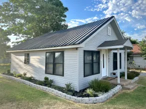 Cozy 2BR Home • Central to Lawton & Chickasha - Image 3