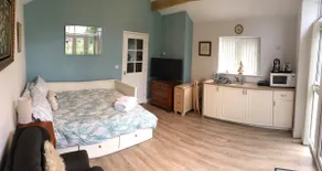 The Annex - Modern Studio Flat - Image 2