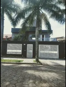 House in Peruíbe, 200 meters from the beach - Image 3
