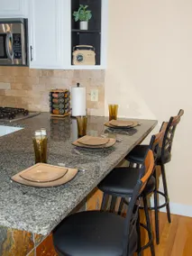 Cozy Pet Friendly Home w/ Private Yard & King Bed - Image 2