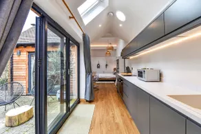 Courtyard Hideaway | Walk to Midhurst - Image 3