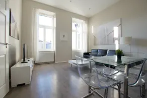 Flatiron Budapest Building - Deluxe 1BR Apartment - Image 2