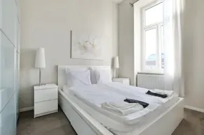 Flatiron Budapest Building - Deluxe 1BR Apartment - Image 4