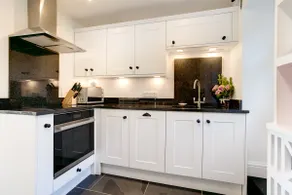 SMITHY COTTAGE, romantic, with a garden in Ambleside - Image 3