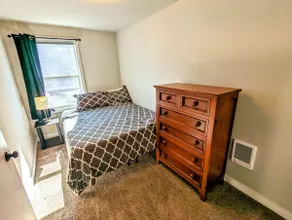 Central Spot, 4 beds, Stocked Kitchen - Image 5