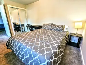 Central Spot, 4 beds, Stocked Kitchen - Image 4