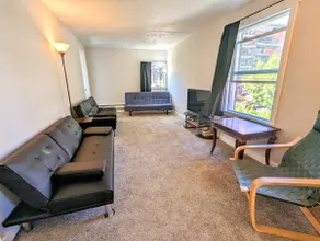 Central Spot, 4 beds, Stocked Kitchen - Image 2