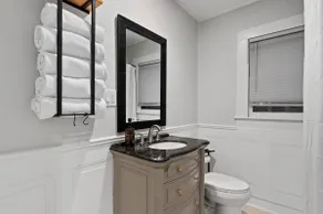 Funky Flat 2 Bedroom off Egan - Image 5