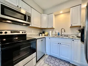 Remodeled 2 BDRM Ranch Attached Home Liberty, TWP - Image 2