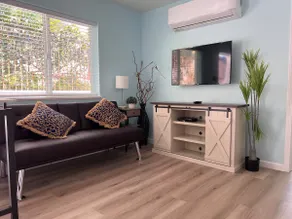 Guest Suite in Quiet Area with Washer Dryer - Image 4