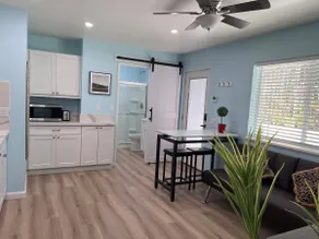 Guest Suite in Quiet Area with Washer Dryer - Image 2