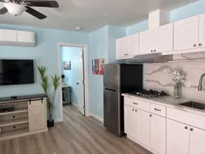 Guest Suite in Quiet Area with Washer Dryer - Image 3