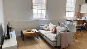 Main street with roof terrace, spacious, bright! - Image 2