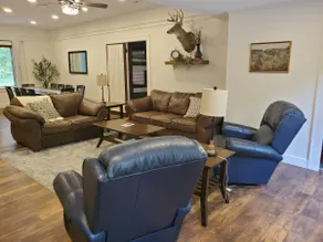Sycamore Springs Guest House - Image 2
