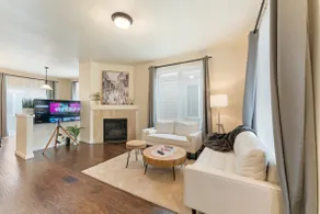 Chic Dwelling for Business & Leisure! - Image 2