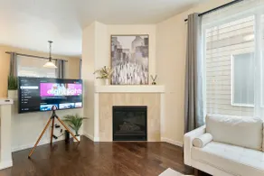 Chic Dwelling for Business & Leisure! - Image 4