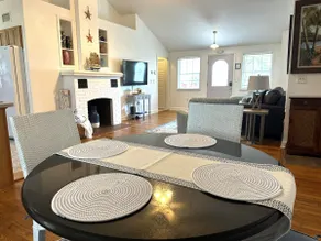 3 Bedroom/3 Bathroom Charming DT Beach House - Image 5