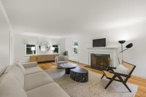 * East Hampton Oasis * - Image 5