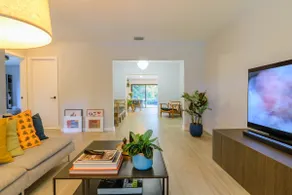 Modern 3 Bedroom Oasis - Image 2