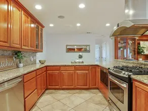 LUX Spacious Custom Tracy Home Mountain View Exit - Image 5