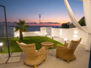 Luxury Beach Front Villa, Private Garden, Sea View - Image 4