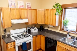 Cozy, Walkable Apt. w/ Kitch. & Parking for 4 - Image 4