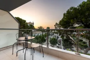 Byron Luxury Apartments A4 -park & sea view - Image 2