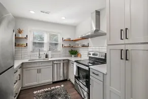Walkable Uptown Boho Retreat - Image 4