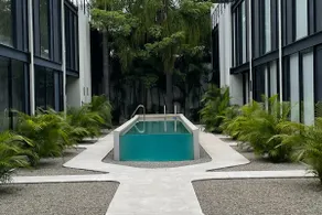 Beautiful townhouse • A/C and pool - Image 4