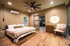 Modern Glass Cabin near trails, wine, & Dahlonega - Image 5