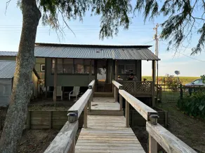 Sportsman’s Lakefront Trailer House - Image 2