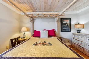Sleeps 8-Downtown-Fire Pit-Pets - Image 2