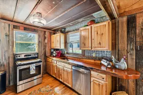 Sleeps 8-Downtown-Fire Pit-Pets - Image 4