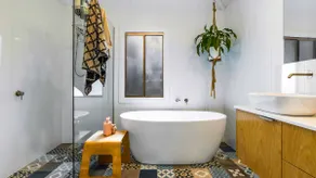 'Rail Trail Cottage'-Artisan rural Home 5 mins to pristine beach - Image 5