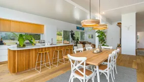 'Rail Trail Cottage'-Artisan rural Home 5 mins to pristine beach - Image 3