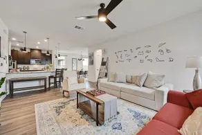 Charming home w/EV Charger near COTA,Airport,Tesla - Image 2