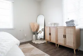 Family Friendly Home by Downtown with 3 Beds - Image 3